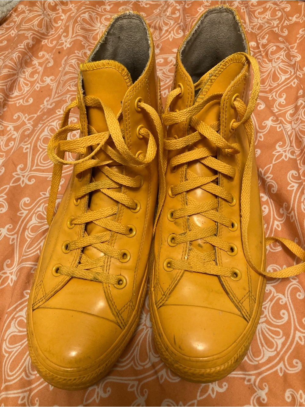 Converse Yellow Vinyl Dirty distressed